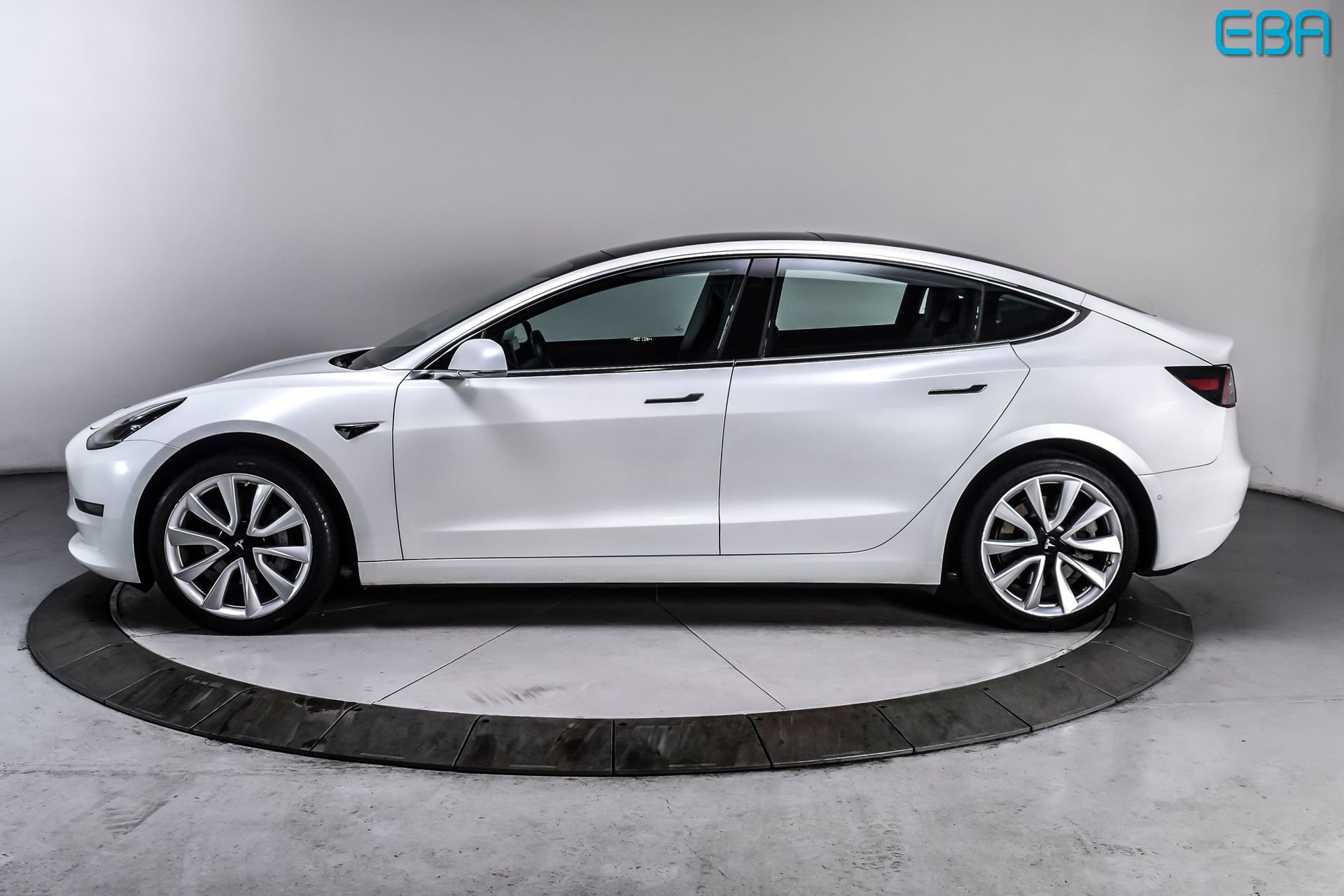 Used 2019 Tesla Model 3 Standard Range Plus image 3