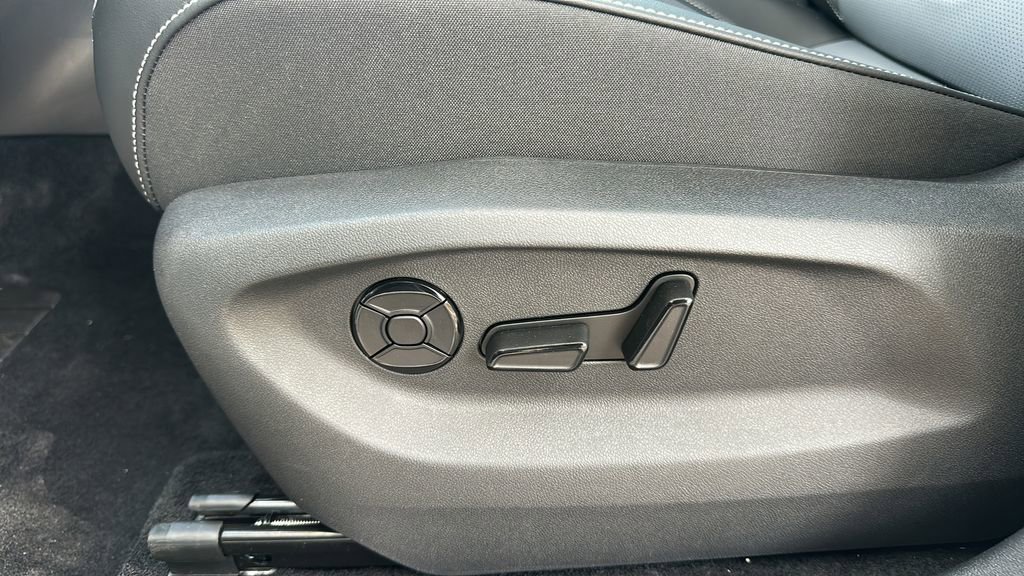 New 2026 Volkswagen Tiguan SE R-Line image 13