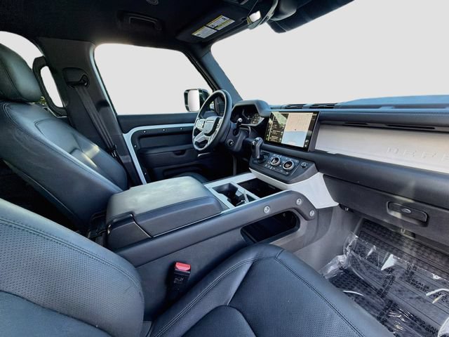 Used 2025 Land Rover Defender 110 X-Dynamic SE AWD/4WD image 28