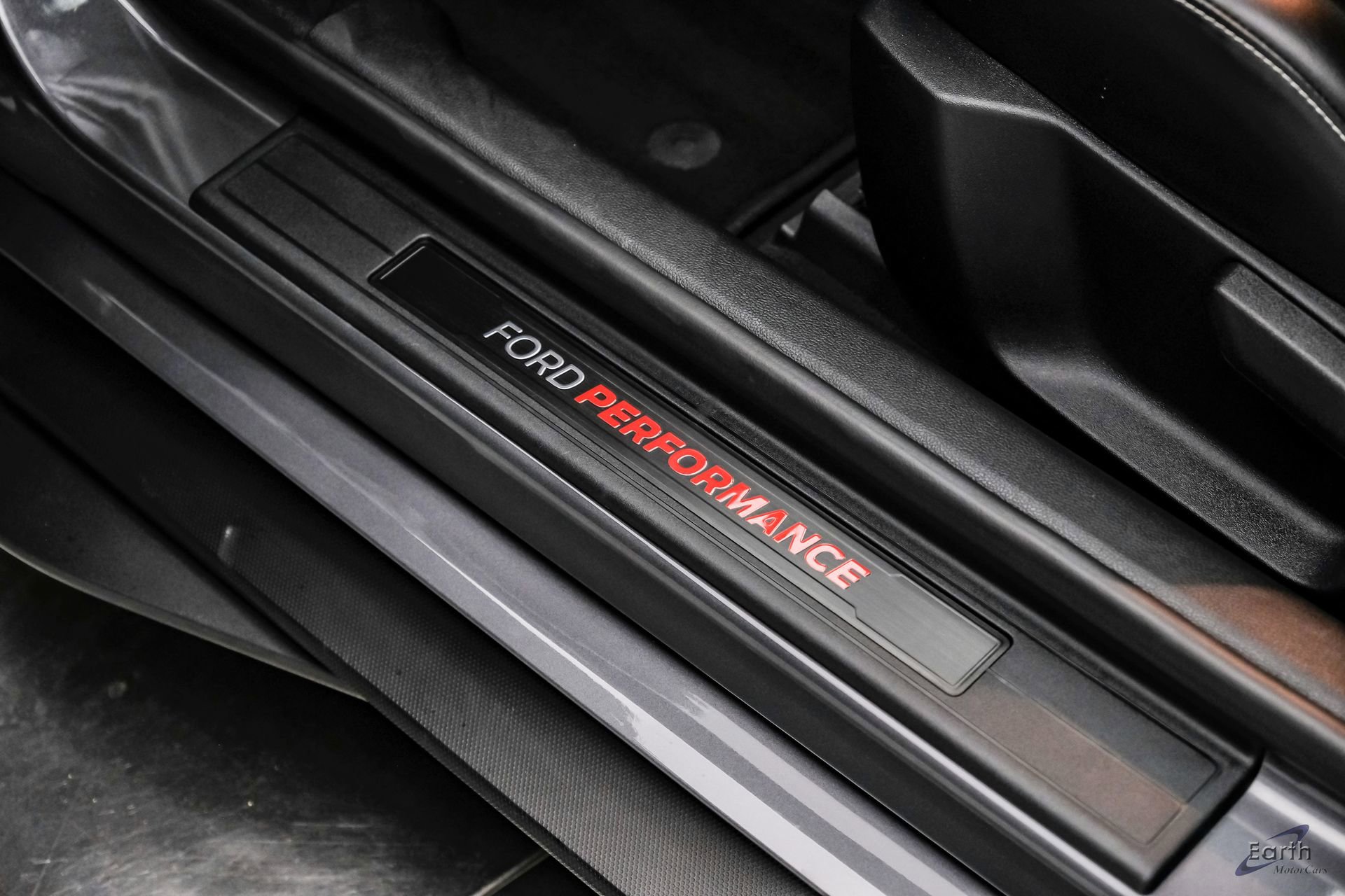 Used 2021 Ford Mustang Shelby GT500 w/ Carbon Fiber Track Pack image 48