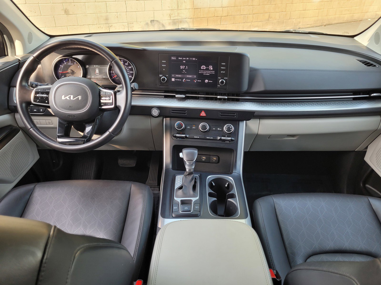 Used 2024 Kia Carnival LX image 15