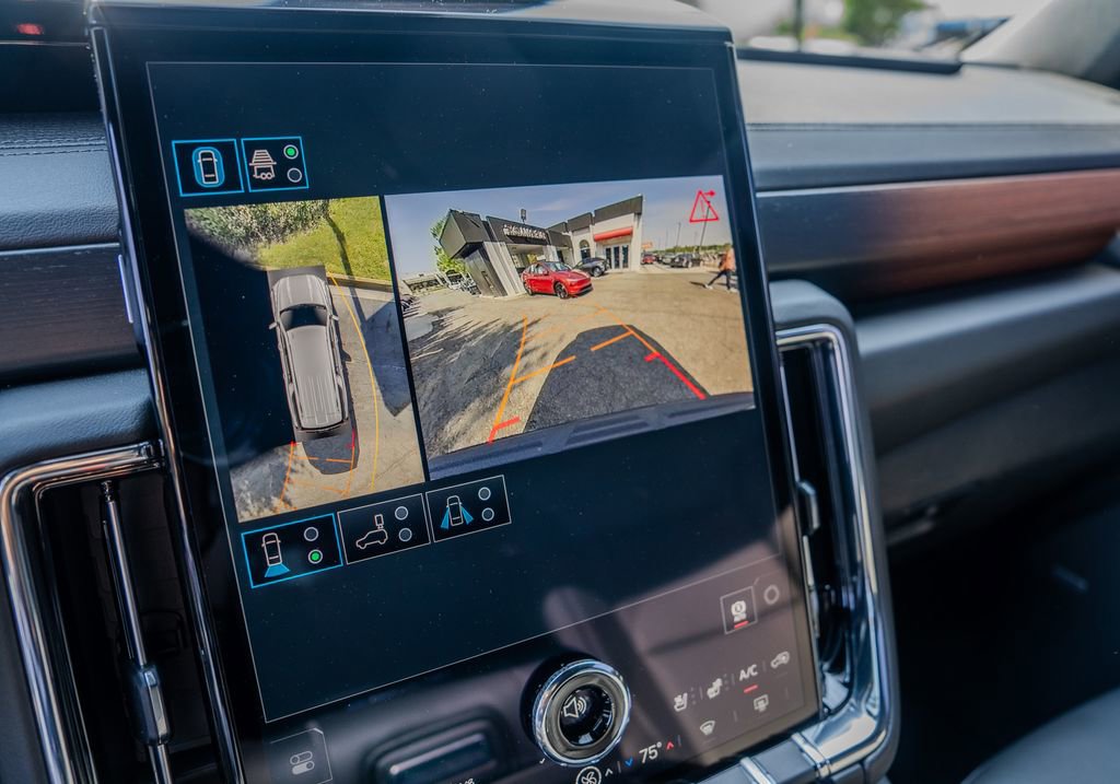 Used 2026 GMC Yukon XL Denali w/ Sun & Power Step Package image 12