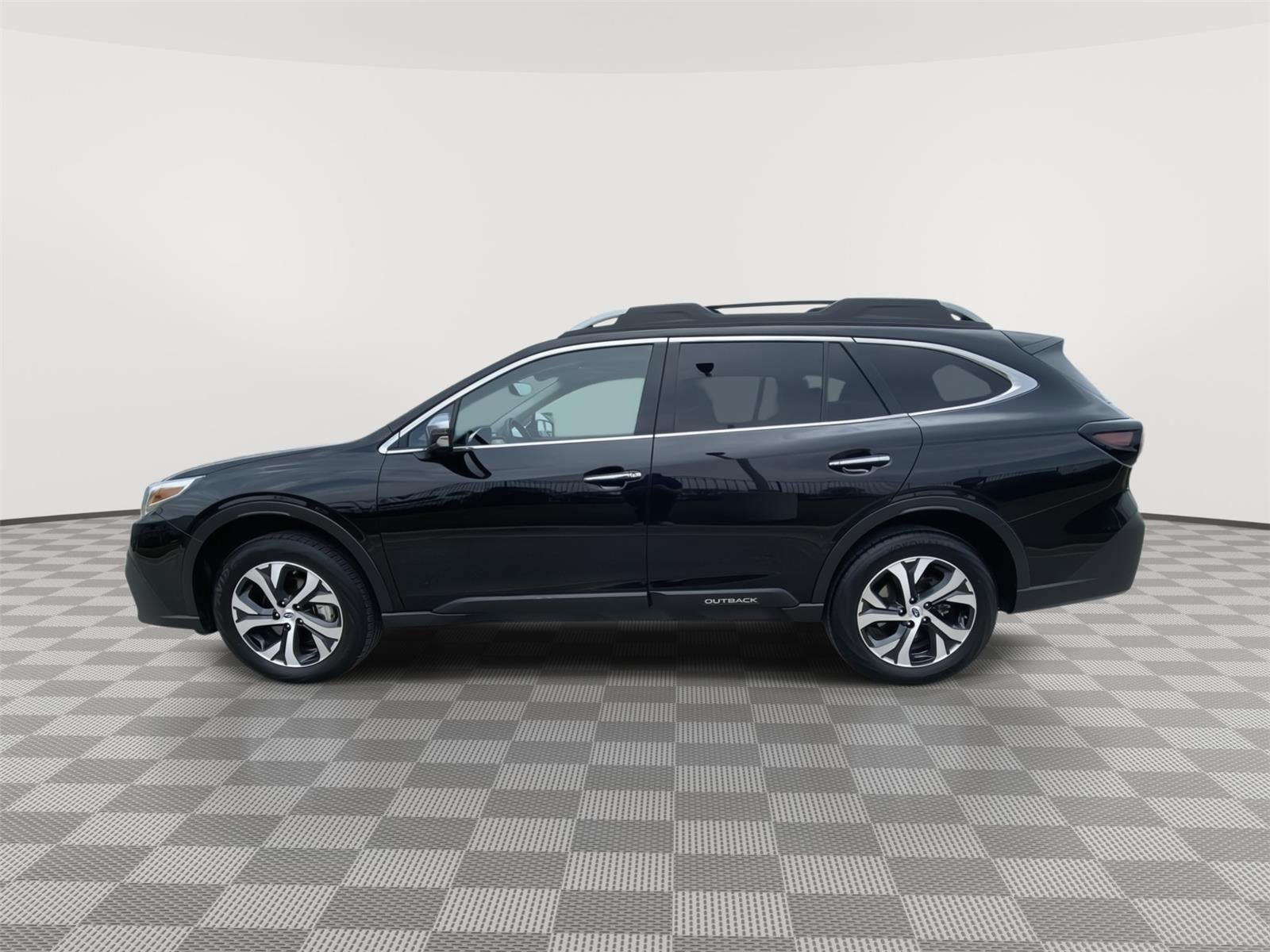 Used 2022 Subaru Outback Touring XT image 2