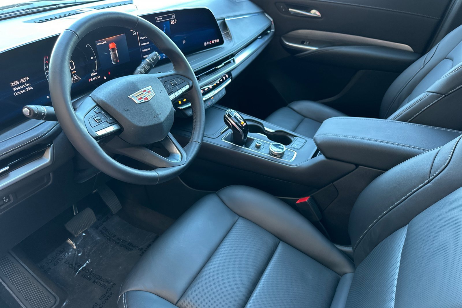 Used 2024 Cadillac XT4 Premium Luxury image 10