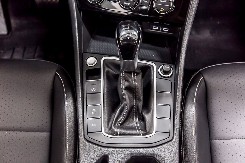 Used 2024 Volkswagen Jetta SE FWD image 24