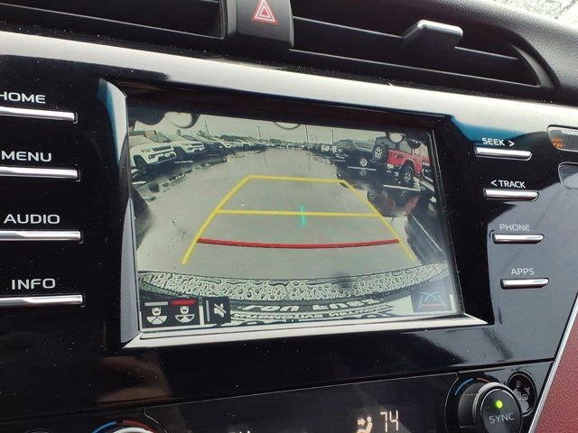 Used 2018 Toyota Camry XSE FWD image 11