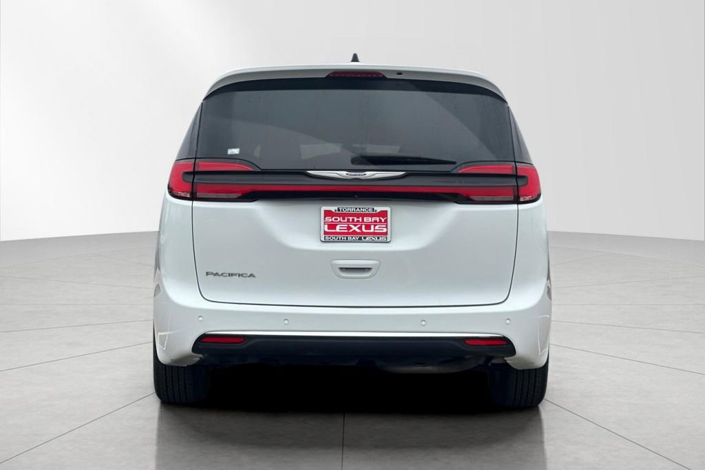Used 2023 Chrysler Pacifica Touring-L image 5