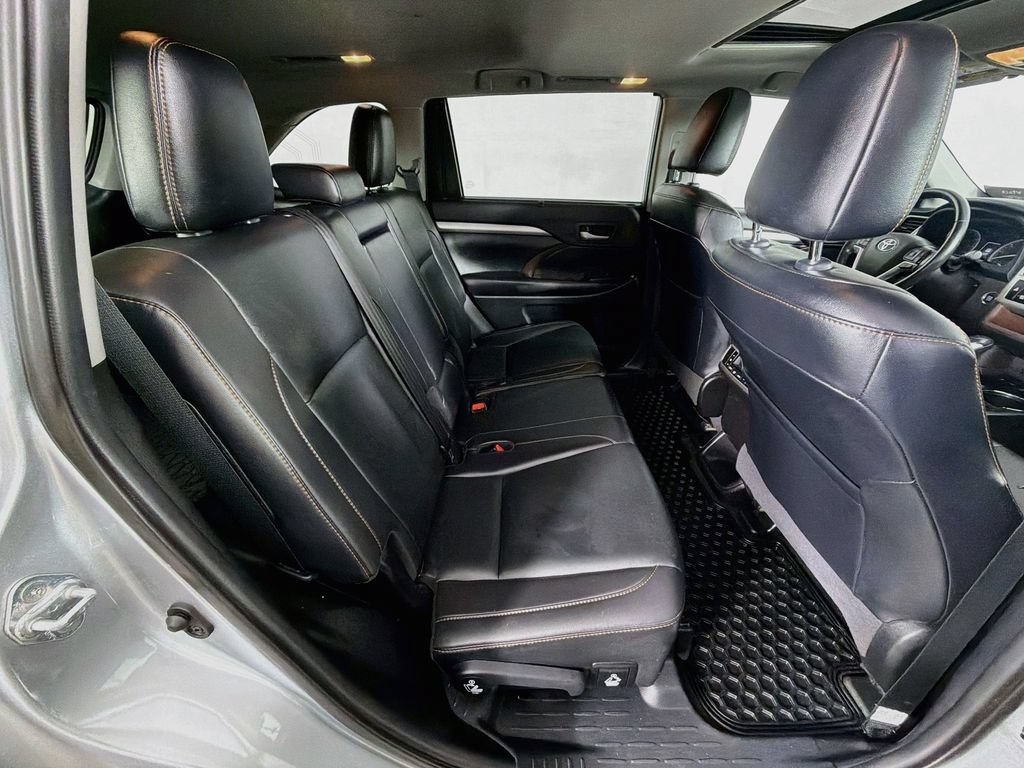 Used 2019 Toyota Highlander XLE AWD/4WD image 26