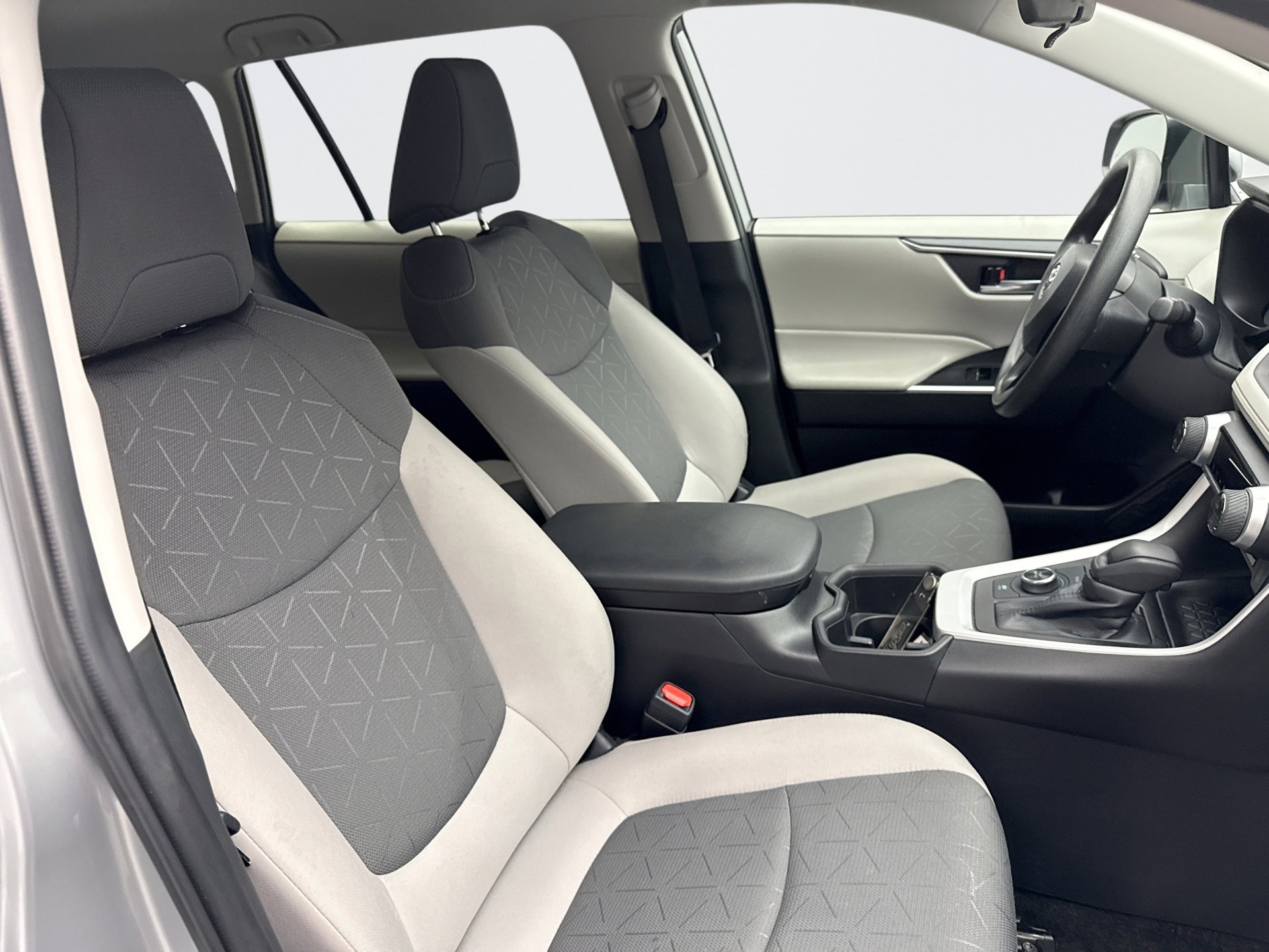 Used 2024 Toyota RAV4 XLE image 16