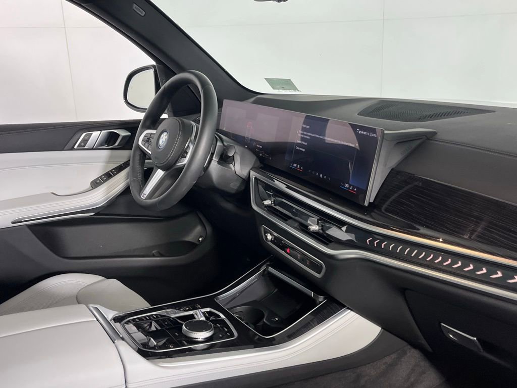 Used 2025 BMW X5 xDrive50e w/ M Sport Package image 32