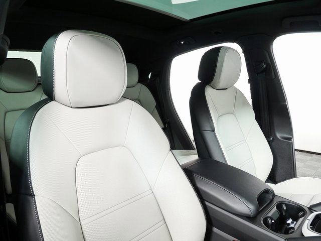 New 2026 Porsche Cayenne Coupe image 25