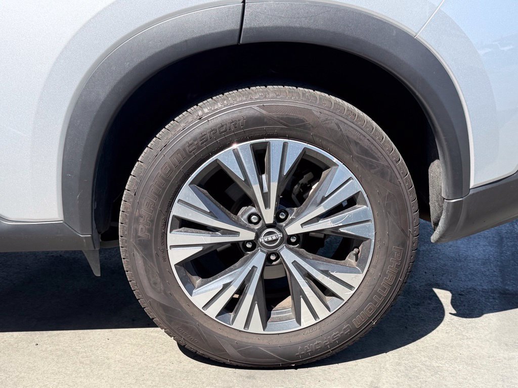 Used 2023 Nissan Rogue SV AWD/4WD image 3