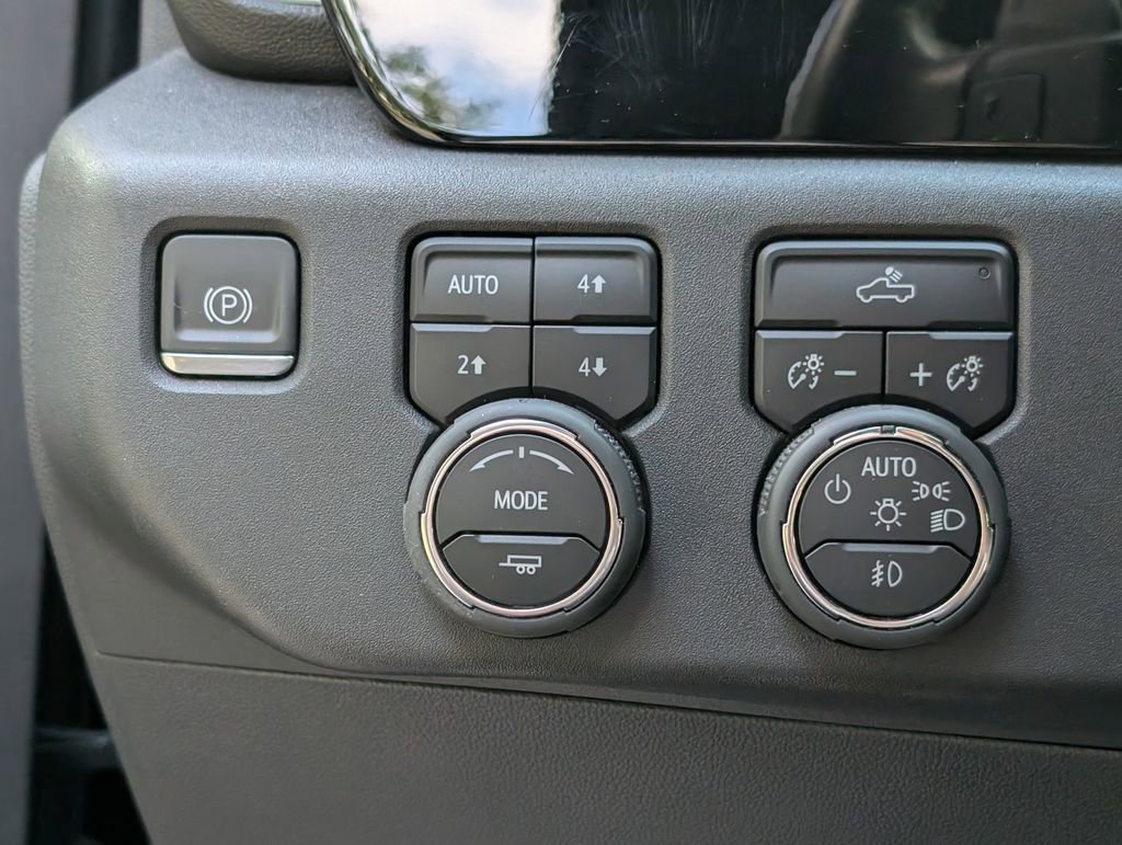 Used 2024 Chevrolet Silverado 1500 LT Trail Boss w/ Convenience Package II AWD/4WD image 34