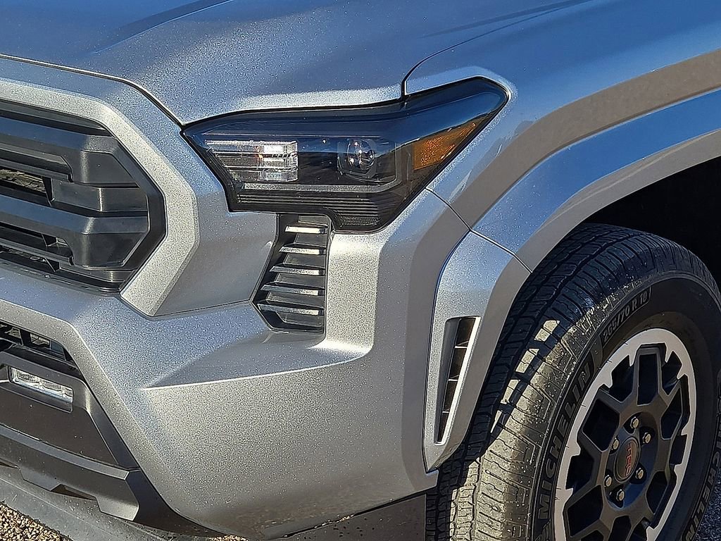 Used 2025 Toyota Tacoma SR5 image 9