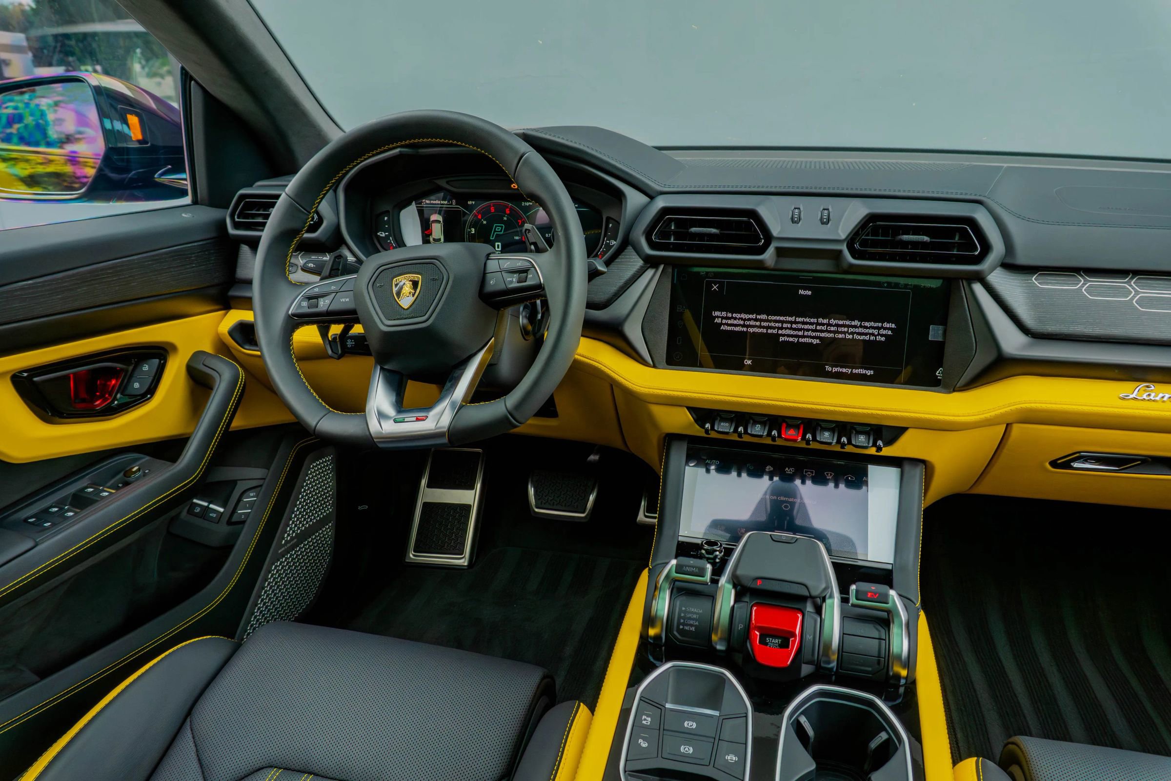 Used 2025 Lamborghini Urus SE image 17