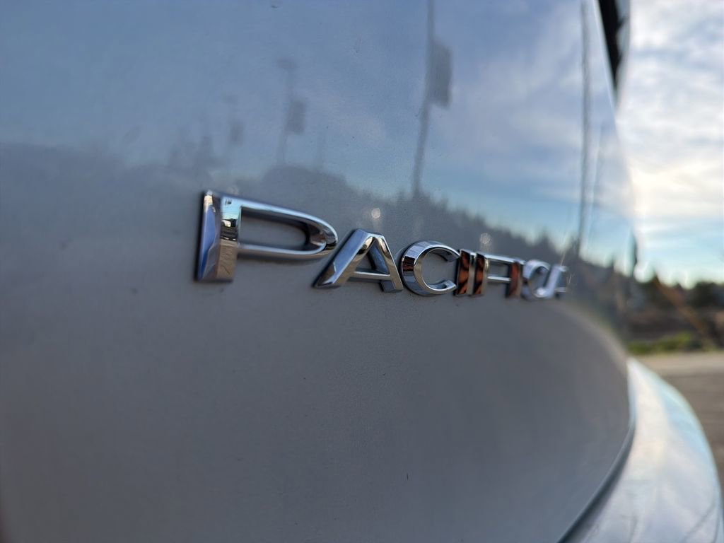 Used 2024 Chrysler Pacifica Touring-L FWD image 14