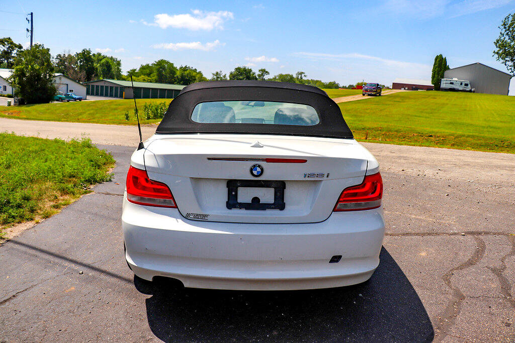 Used 2012 BMW 128i Convertible image 4