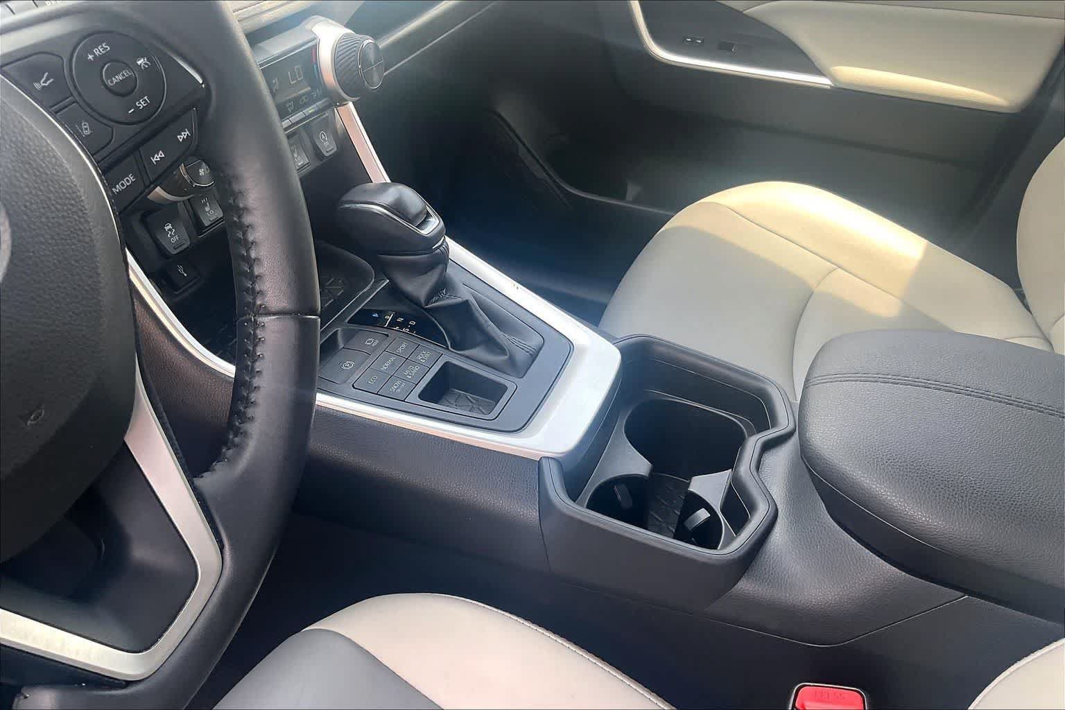 Used 2020 Toyota RAV4 XLE Premium AWD/4WD image 15