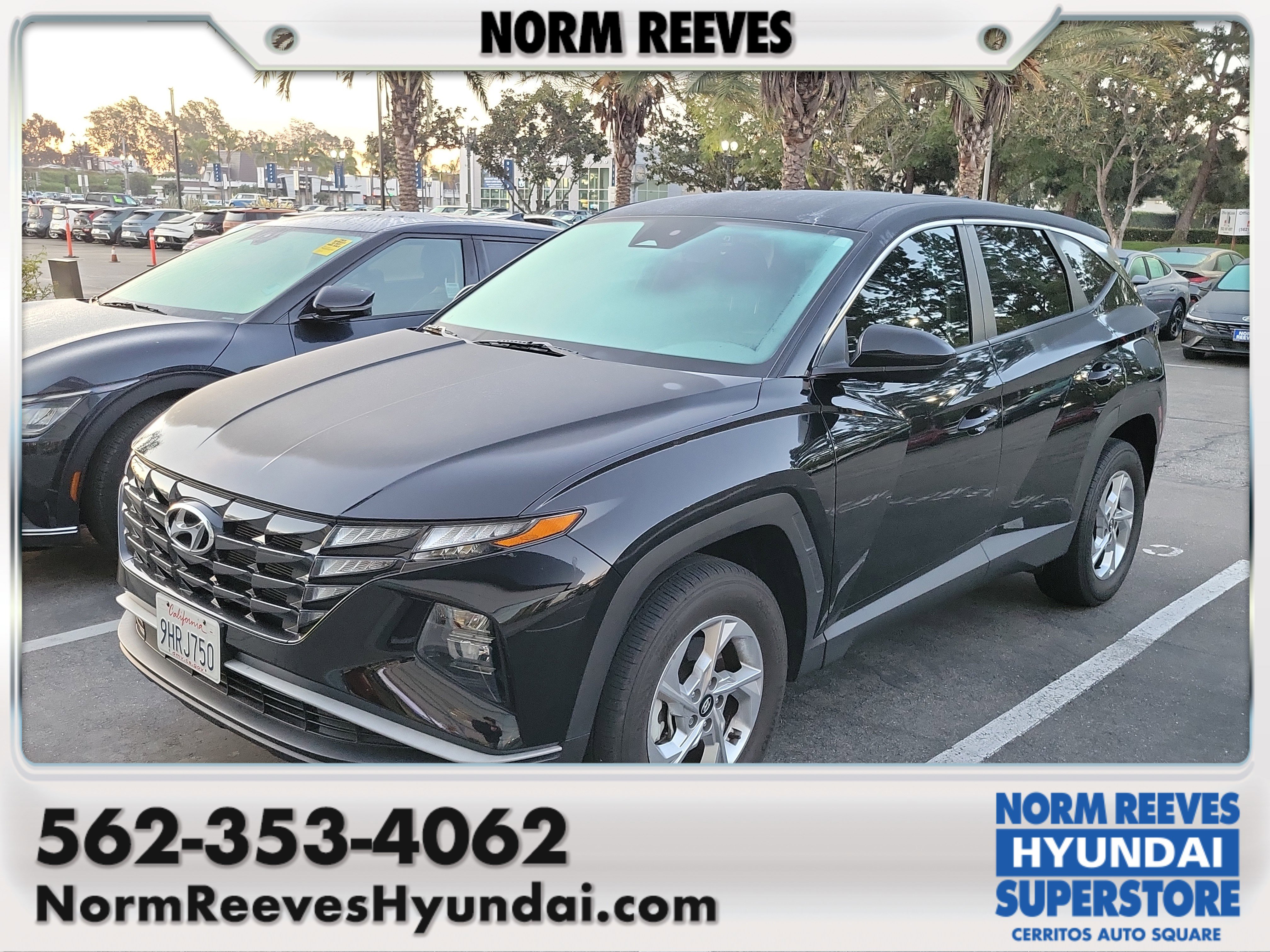 Used 2023 Hyundai Tucson SE image 1