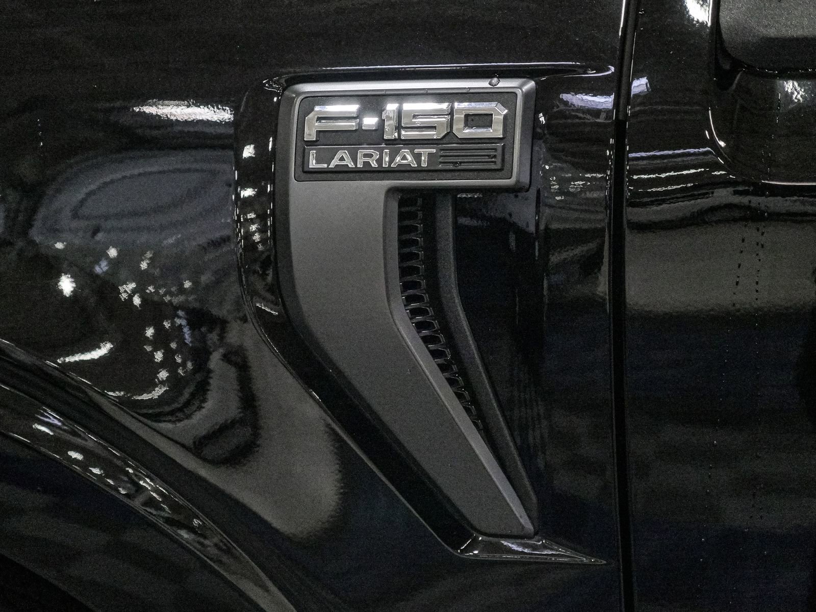 Certified 2023 Ford F150 Lariat w/ Equipment Group 502A High image 19