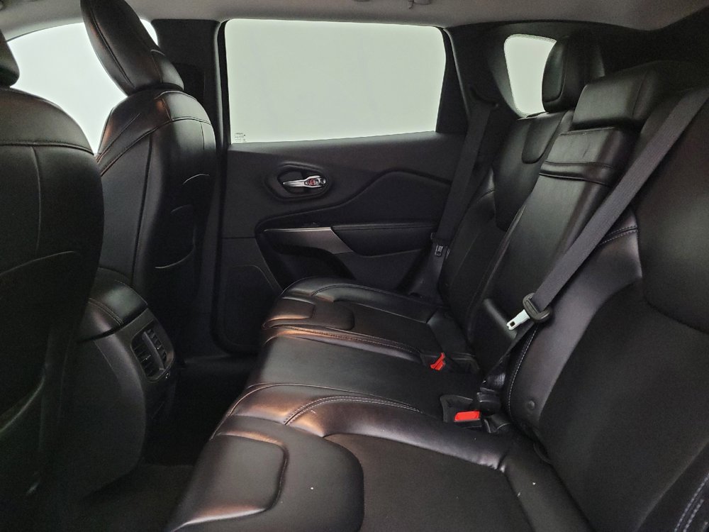 Used 2019 Jeep Cherokee Latitude Plus image 18