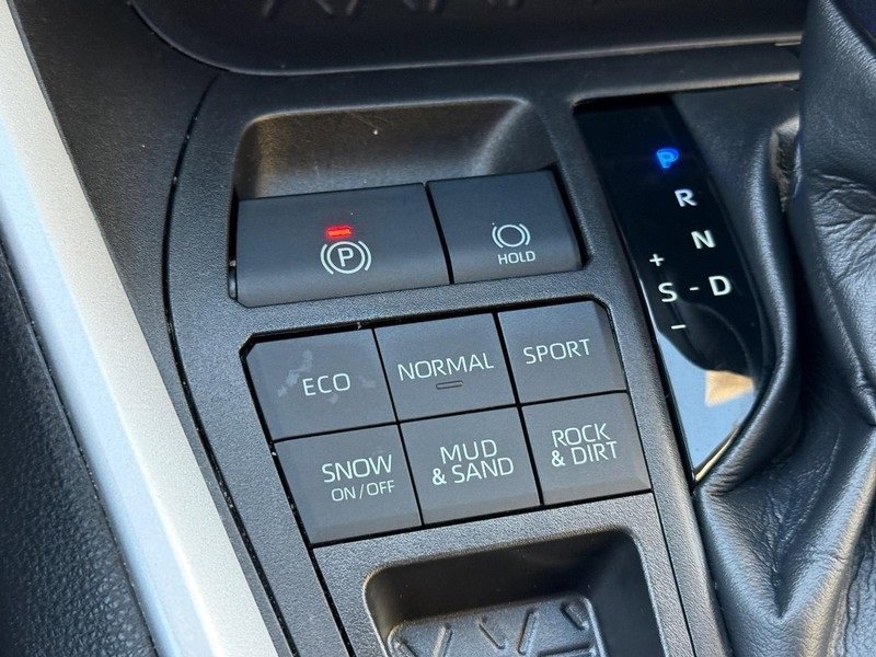 Used 2021 Toyota RAV4 XLE image 28