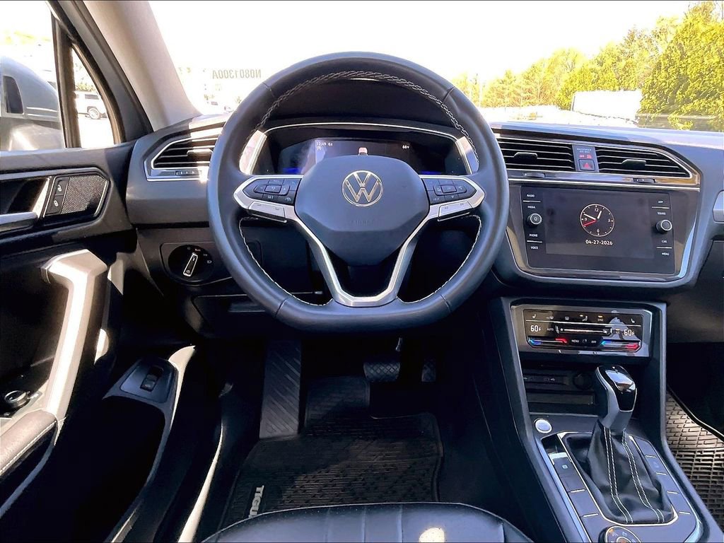 Used 2024 Volkswagen Tiguan SE AWD/4WD image 17