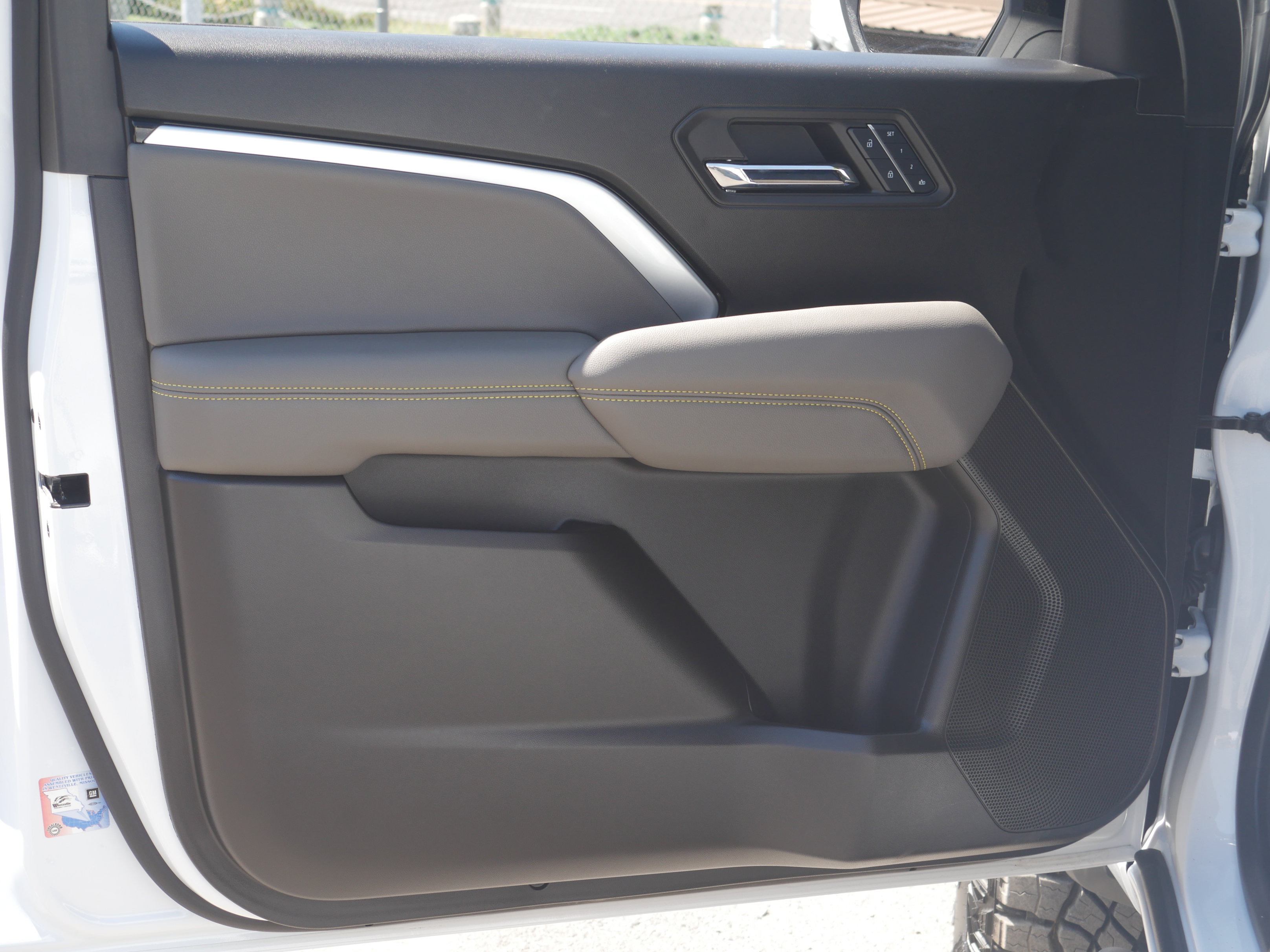 Used 2024 Chevrolet Colorado ZR2 w/ ZR2 Convenience Package III AWD/4WD image 28