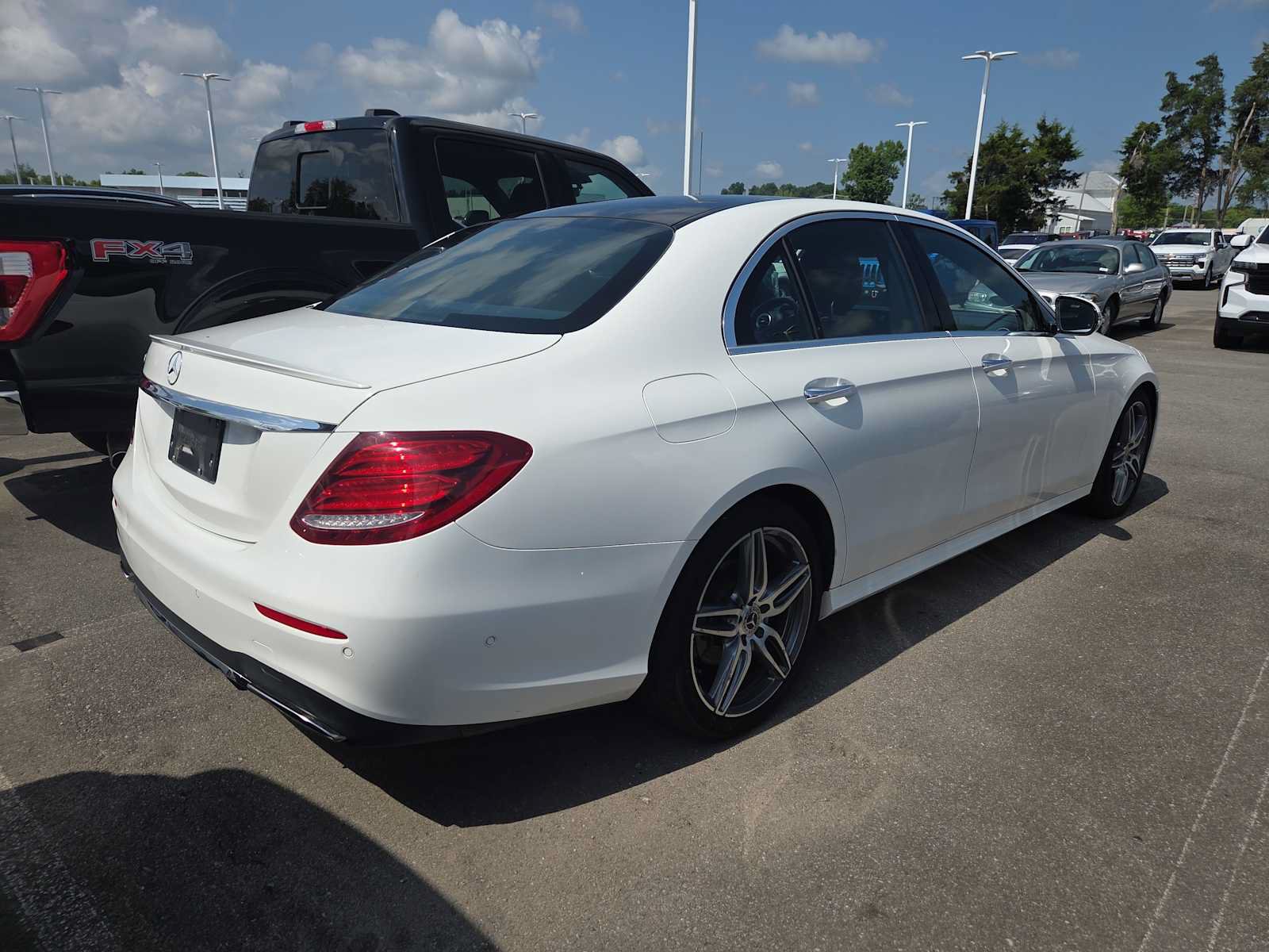 Used 2018 Mercedes-Benz E 300 image 4