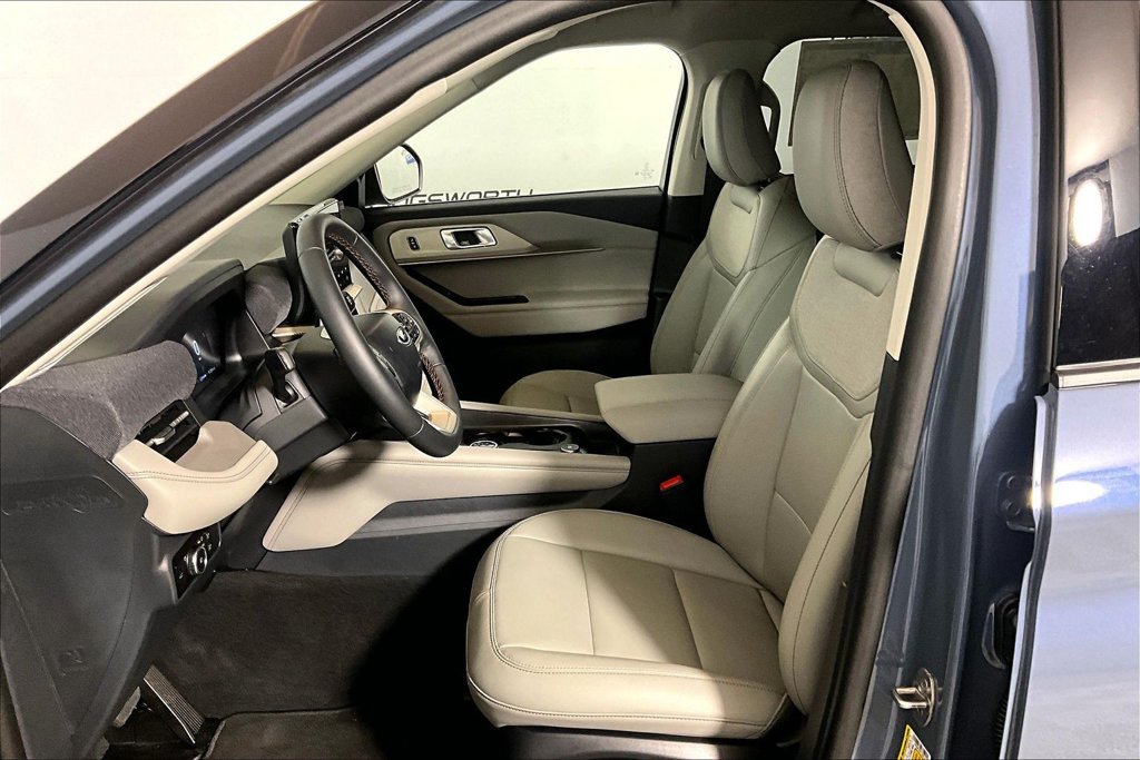 New 2026 Ford Explorer Active w/ Active Comfort Package RWD image 9