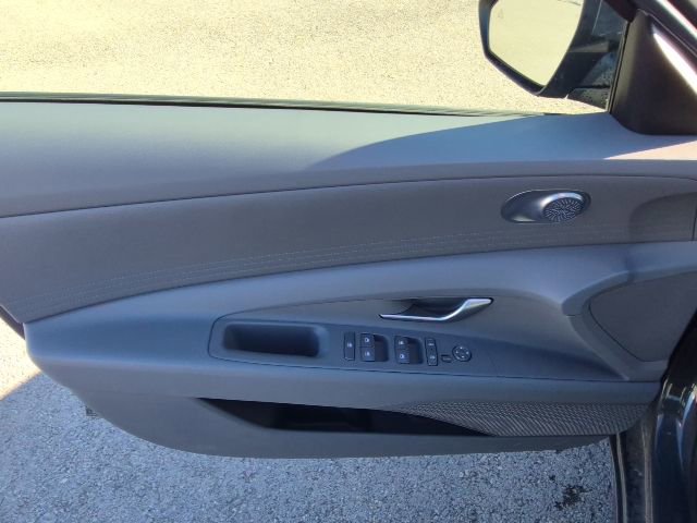 Used 2025 Hyundai Elantra SE FWD image 10