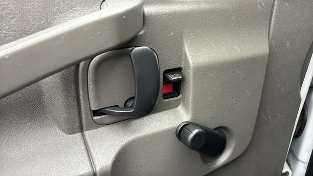 Used 2017 Chevrolet Express 3500 RWD image 9