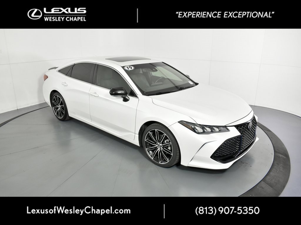 Used 2019 Toyota Avalon XSE image 2