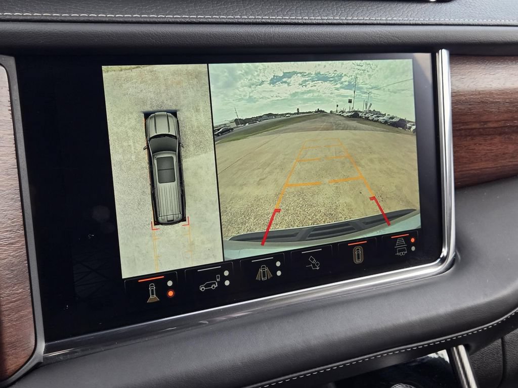 Used 2023 GMC Yukon XL Denali Ultimate AWD/4WD image 16