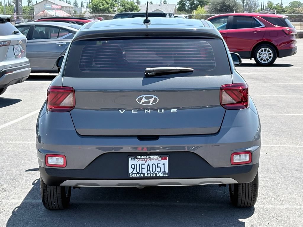 Used 2025 Hyundai Venue SE FWD image 6