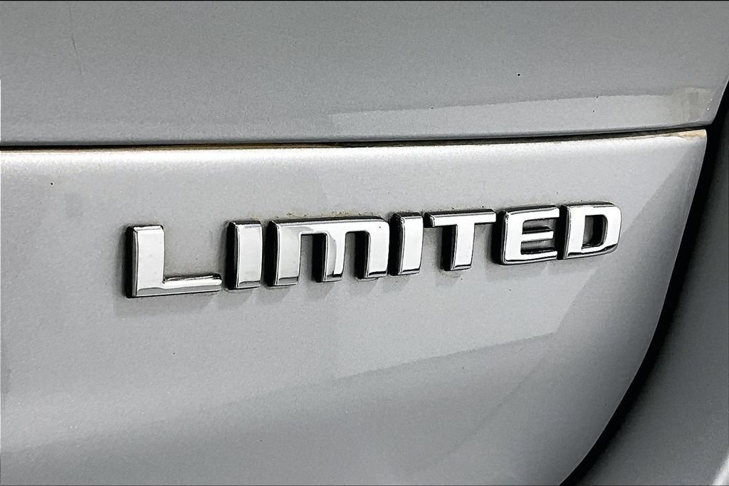 Used 2023 Jeep Grand Cherokee L Limited AWD/4WD image 38