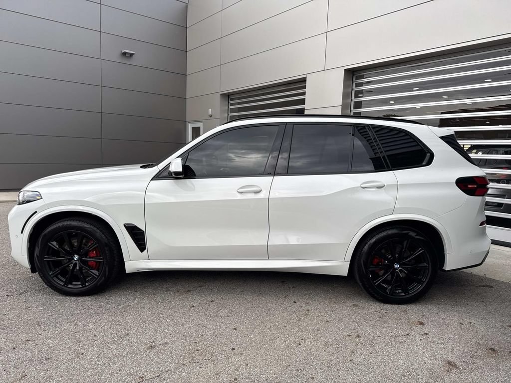 Used 2024 BMW X5 xDrive40i w/ M Sport Package AWD/4WD image 4