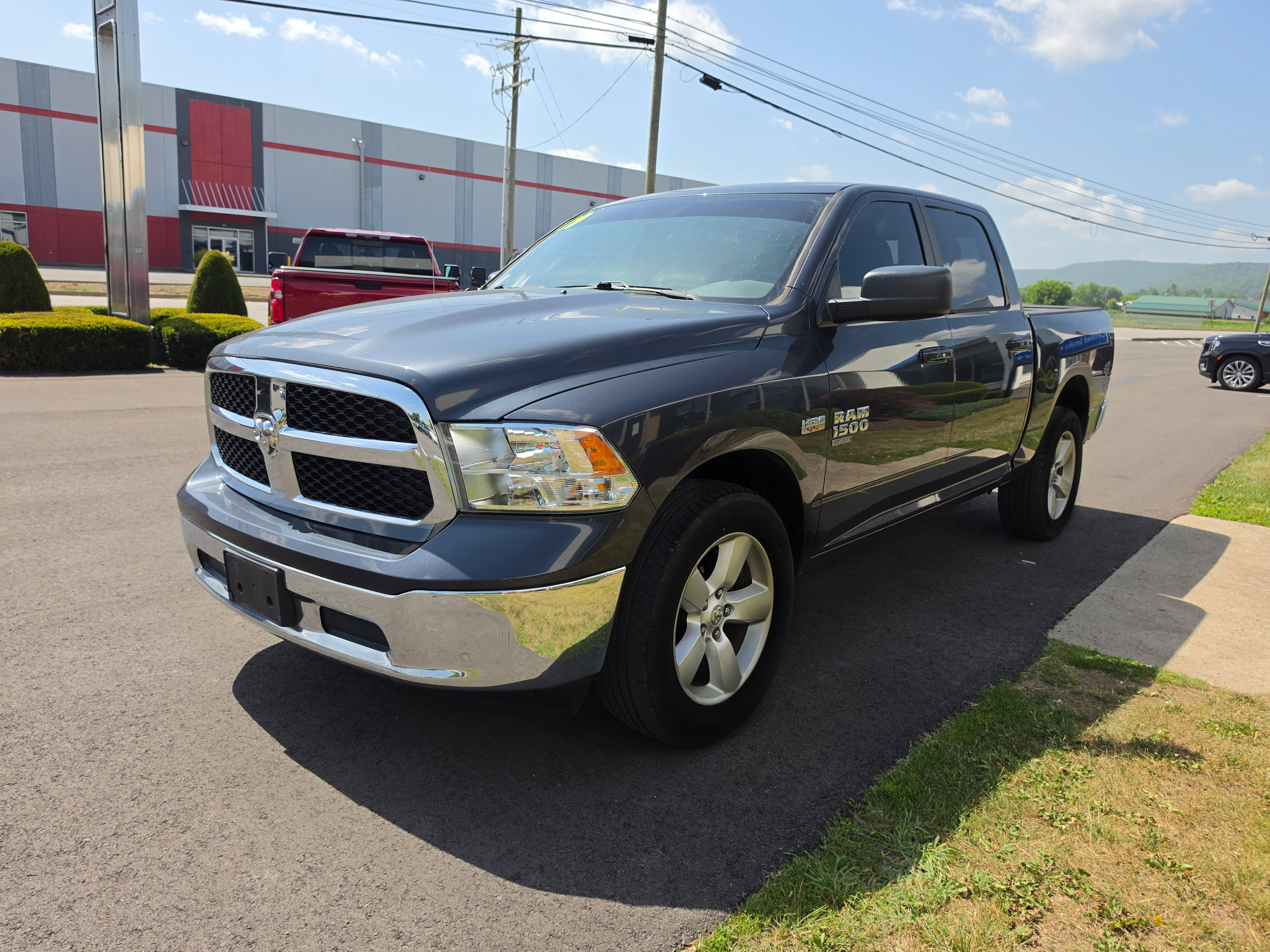 Used 2019 RAM 1500 Classic SLT AWD/4WD image 8