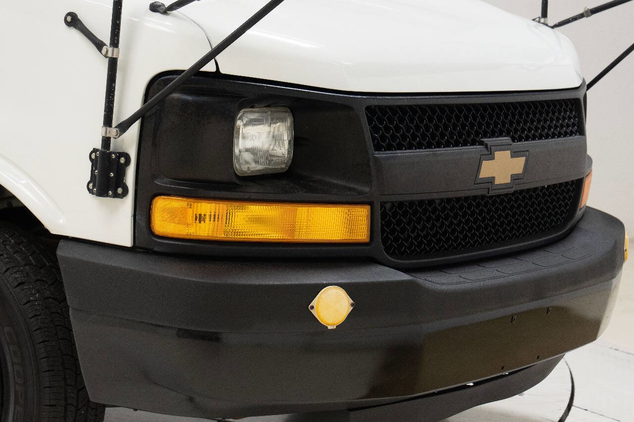 Used 2004 Chevrolet Express 3500 3500 2dr Commercial/Cutaway/Ch w/ School Bus Package image 11