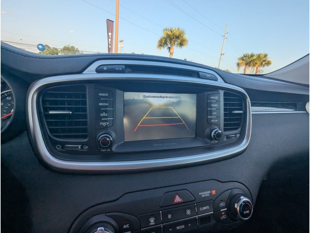 Used 2018 Kia Sorento FWD image 18