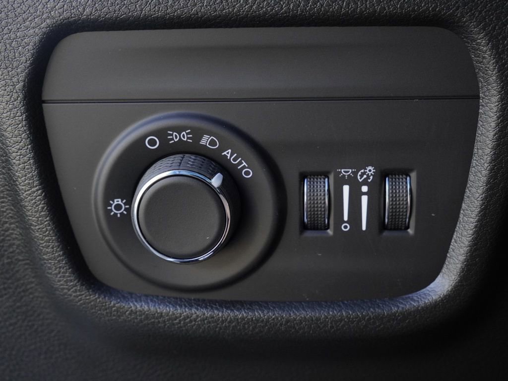 New 2026 Jeep Grand Cherokee Altitude image 13