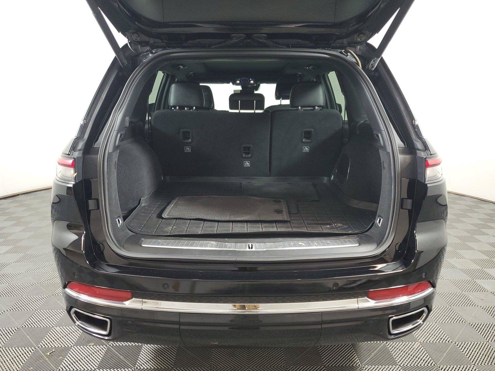 Used 2022 Jeep Grand Cherokee Overland w/ Luxury Tech Group IV AWD/4WD image 9