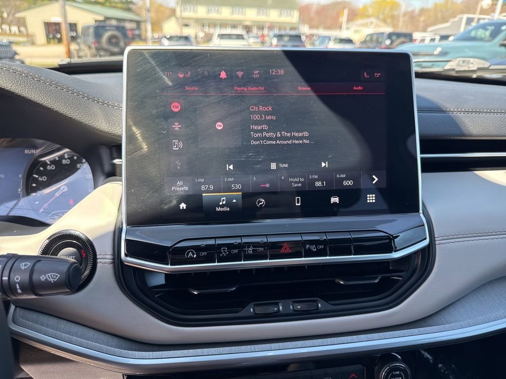 Certified 2025 Jeep Compass Limited image 11