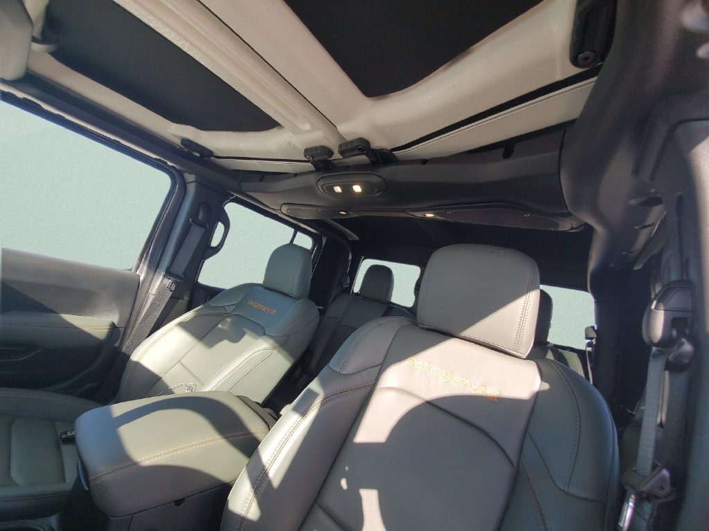Used 2025 Jeep Gladiator Mojave AWD/4WD image 18