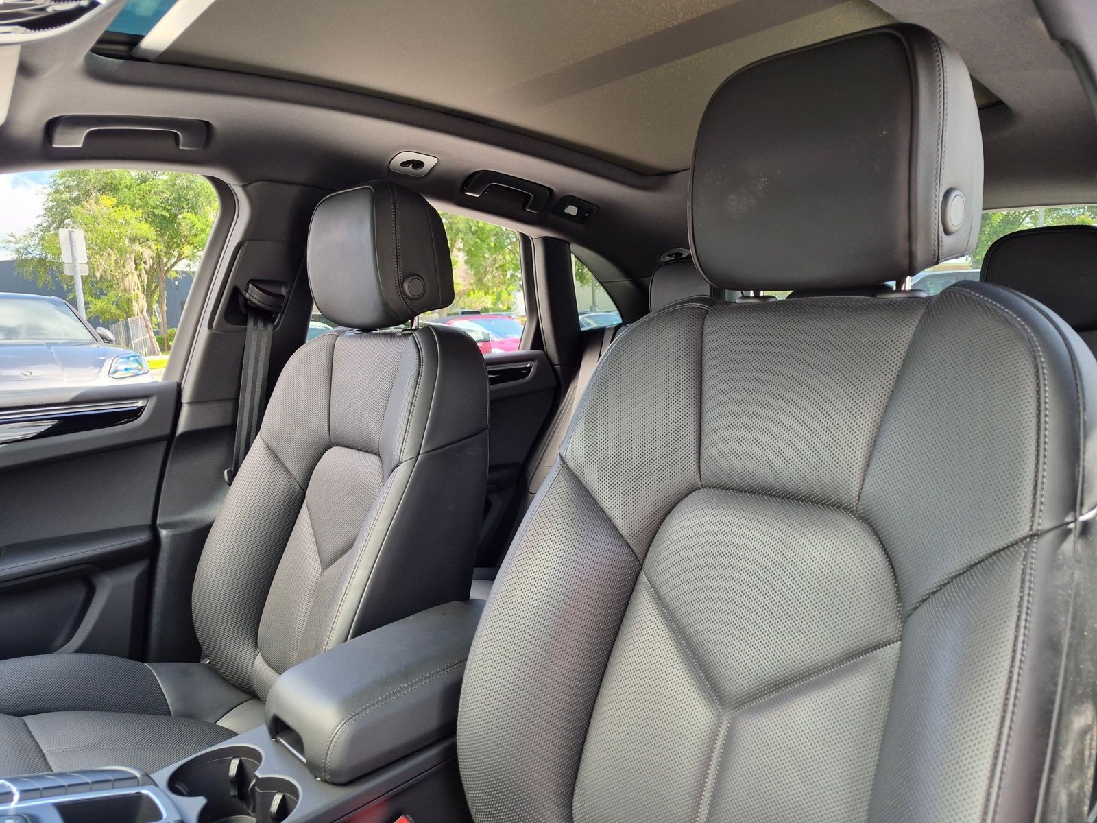 Certified 2020 Porsche Macan S AWD/4WD image 5