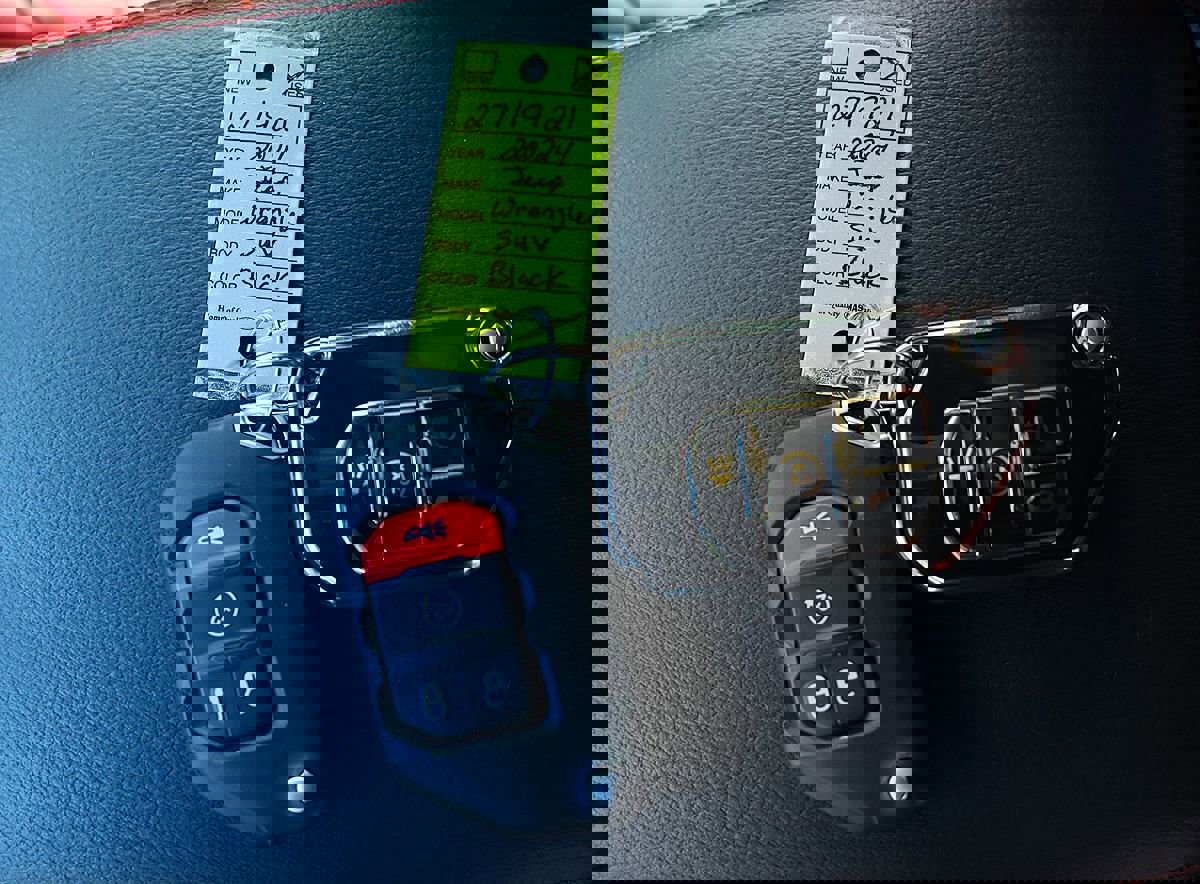 Used 2024 Jeep Wrangler Unlimited Rubicon 392 image 71