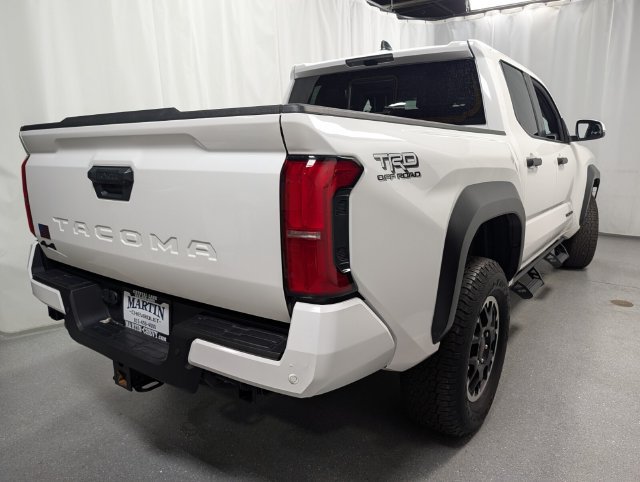 Used 2025 Toyota Tacoma TRD Off-Road AWD/4WD image 4