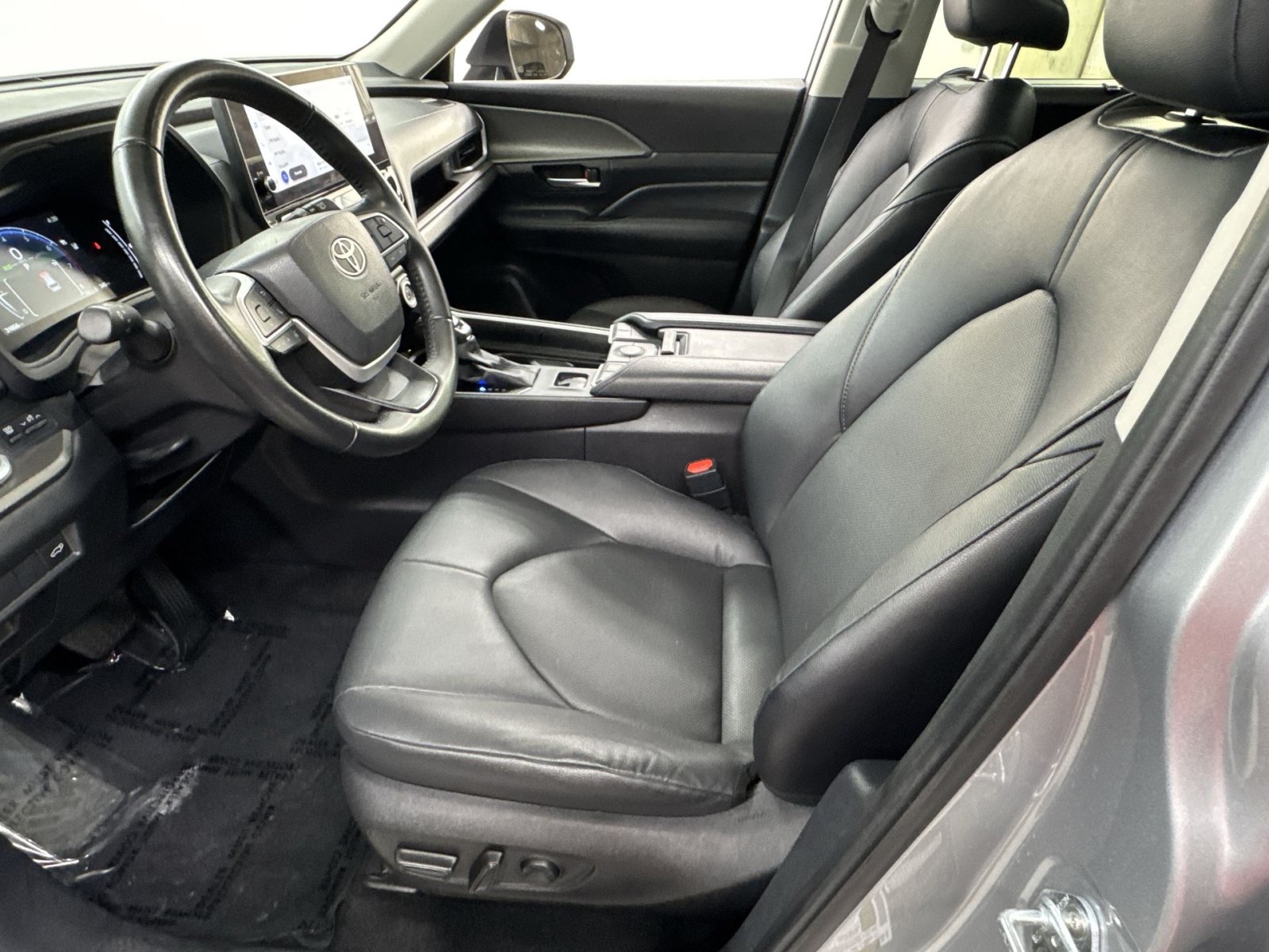 Used 2025 Toyota Grand Highlander FWD image 16