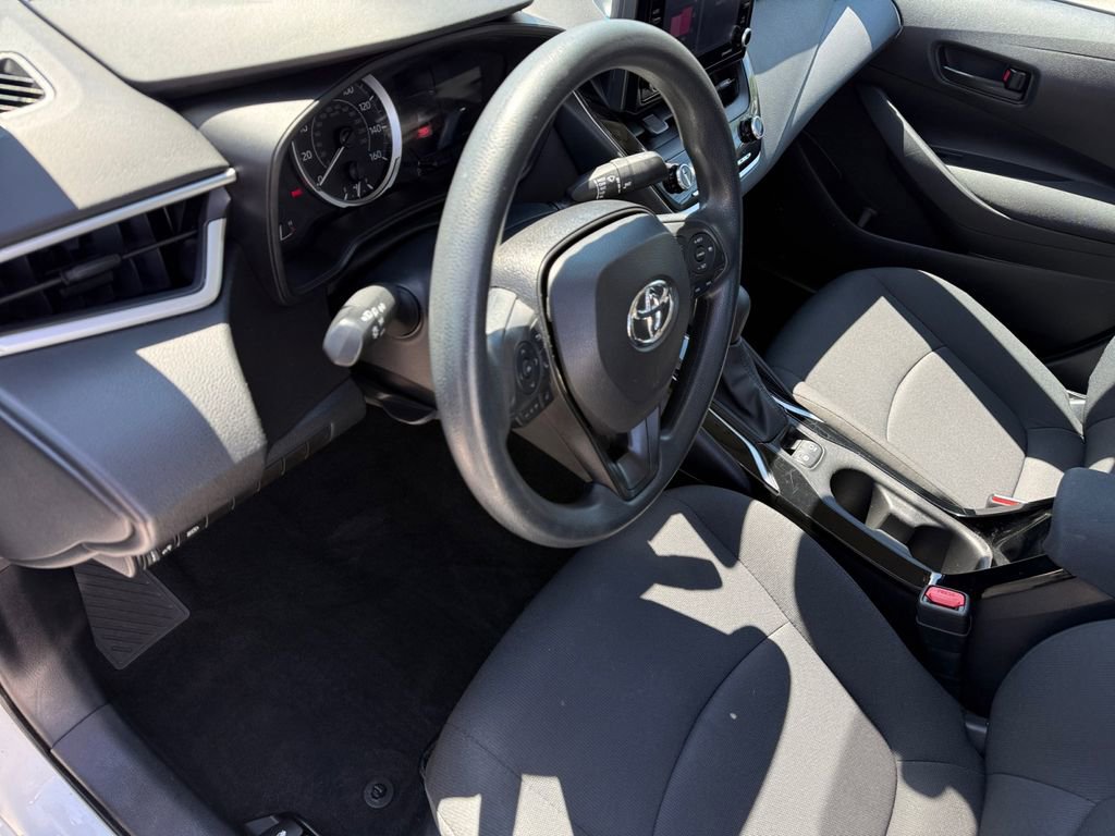 Used 2022 Toyota Corolla LE image 29