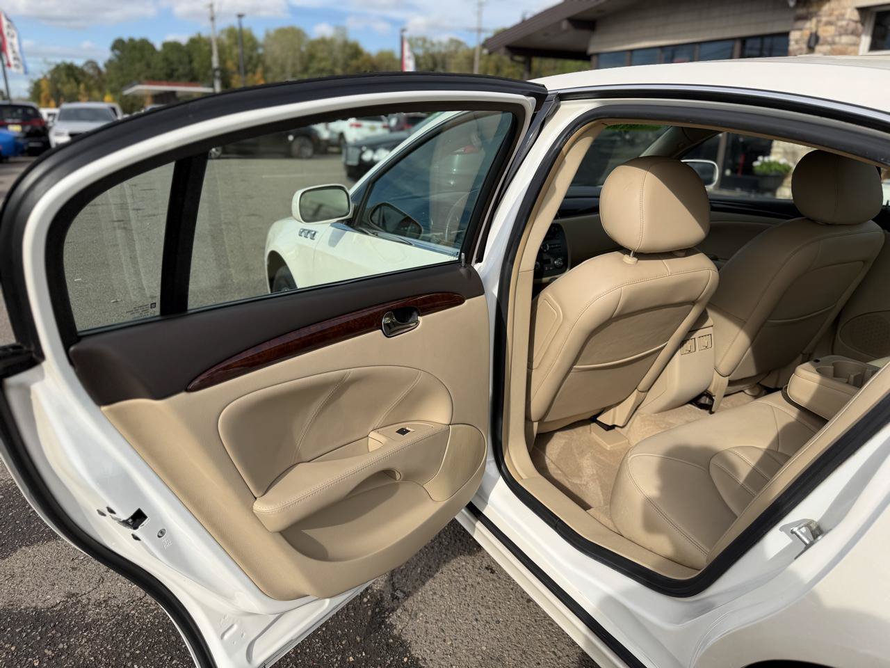 Used 2011 Buick Lucerne CXL FWD image 16